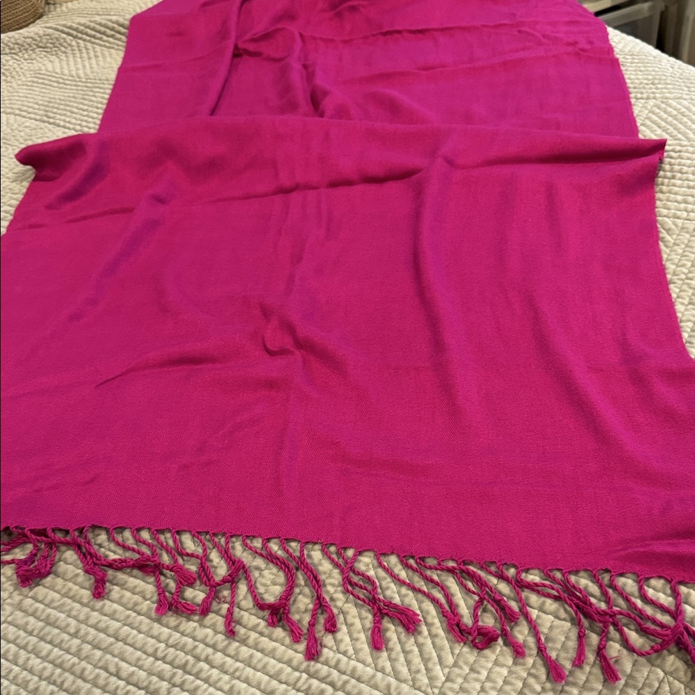 Chic Fuchsia Scarf with Fringe